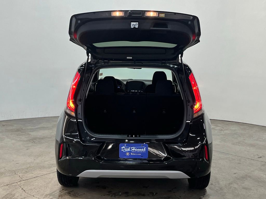 Used 2023 Kia Soul LX image 11