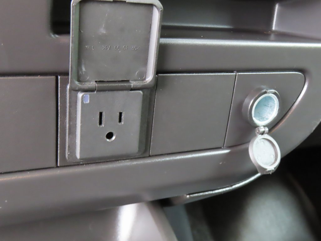 Used 2024 Chevrolet Express 2500 w/ Driver Convenience Package image 7