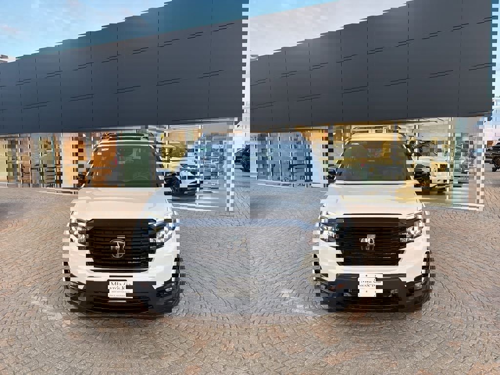 Used 2024 Honda Passport Black Edition image 2