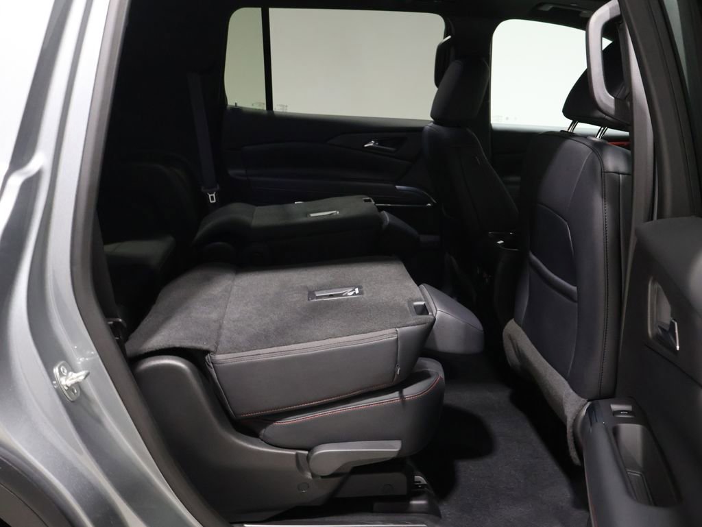 Used 2025 Chevrolet Traverse Z71 image 21