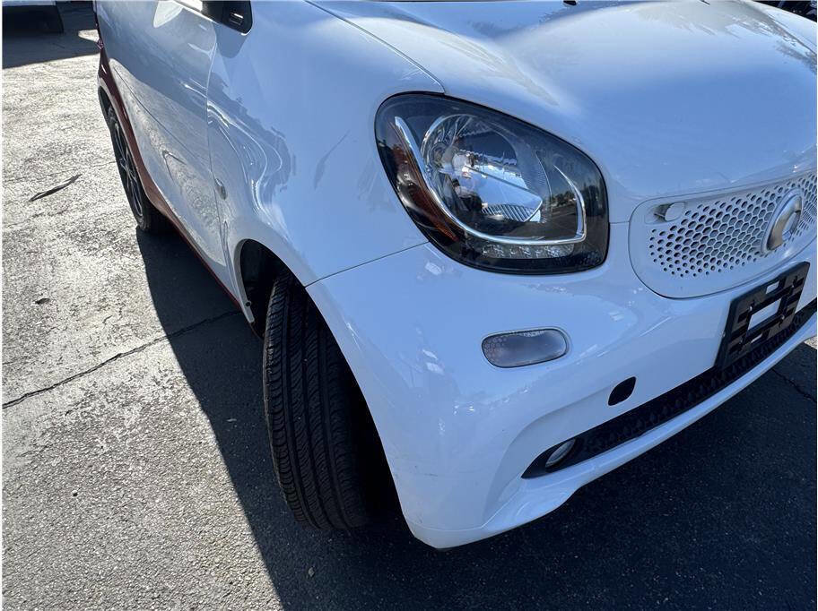 Used 2017 smart fortwo passion image 12