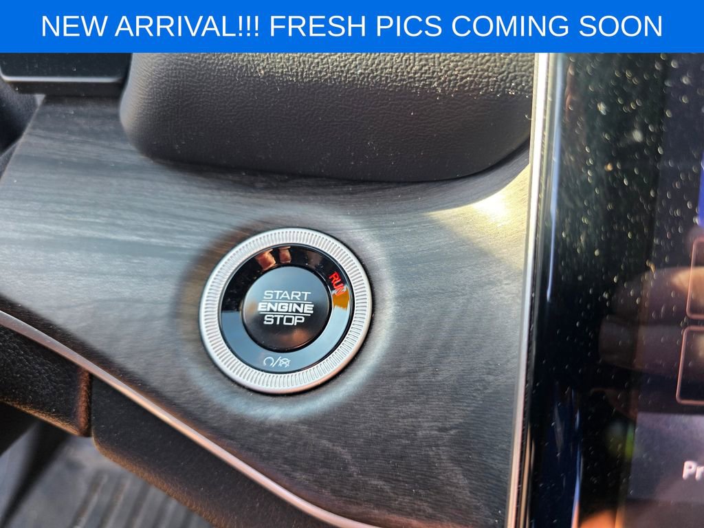 Used 2024 Jeep Grand Cherokee Limited w/ Black Appearance Package image 12