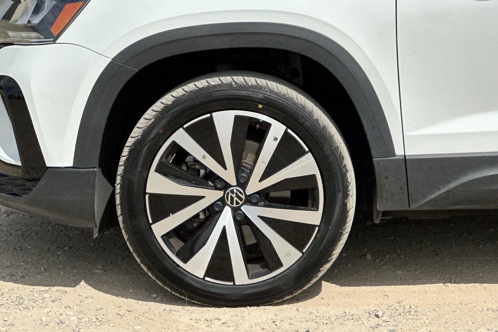Certified 2024 Volkswagen Taos SE FWD image 24