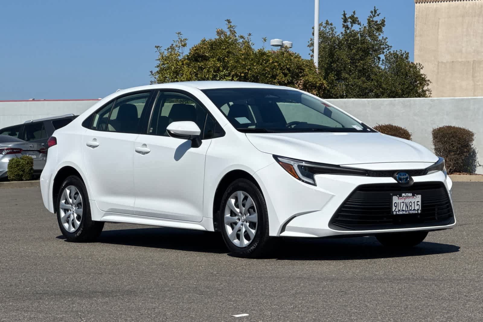 Certified 2025 Toyota Corolla LE FWD image 5