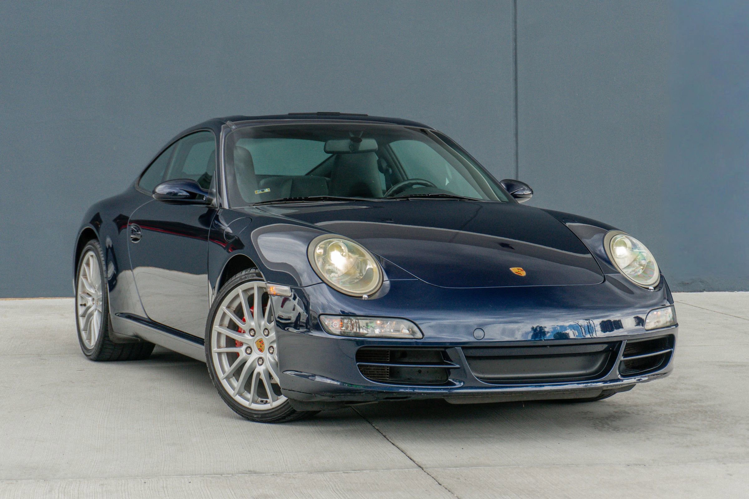 Used 2005 Porsche 911 Carrera RWD image 5