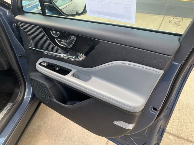 Used 2022 Lincoln Corsair AWD w/ Premium Package image 15