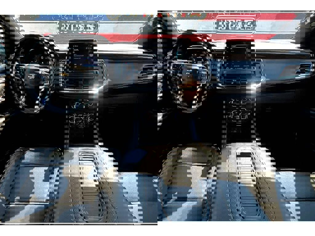 Used 2023 Chevrolet Suburban Premier image 16