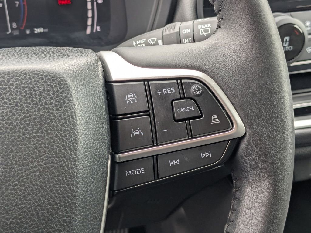 Used 2025 Toyota Grand Highlander XLE image 19