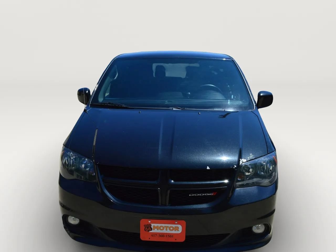 Used 2016 Dodge Grand Caravan SXT w/ UConnect Hands-Free Group FWD image 2