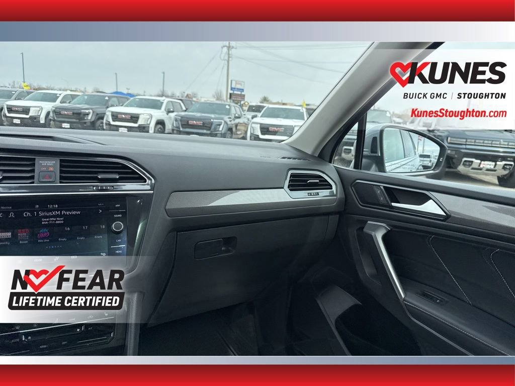 Used 2022 Volkswagen Tiguan SE w/ Panoramic Sunroof Package image 46