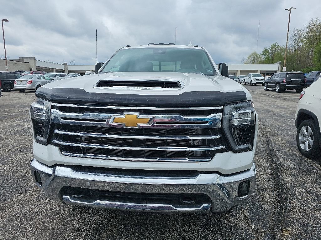 Used 2024 Chevrolet Silverado 3500 LTZ w/ LTZ Plus Package AWD/4WD image 2