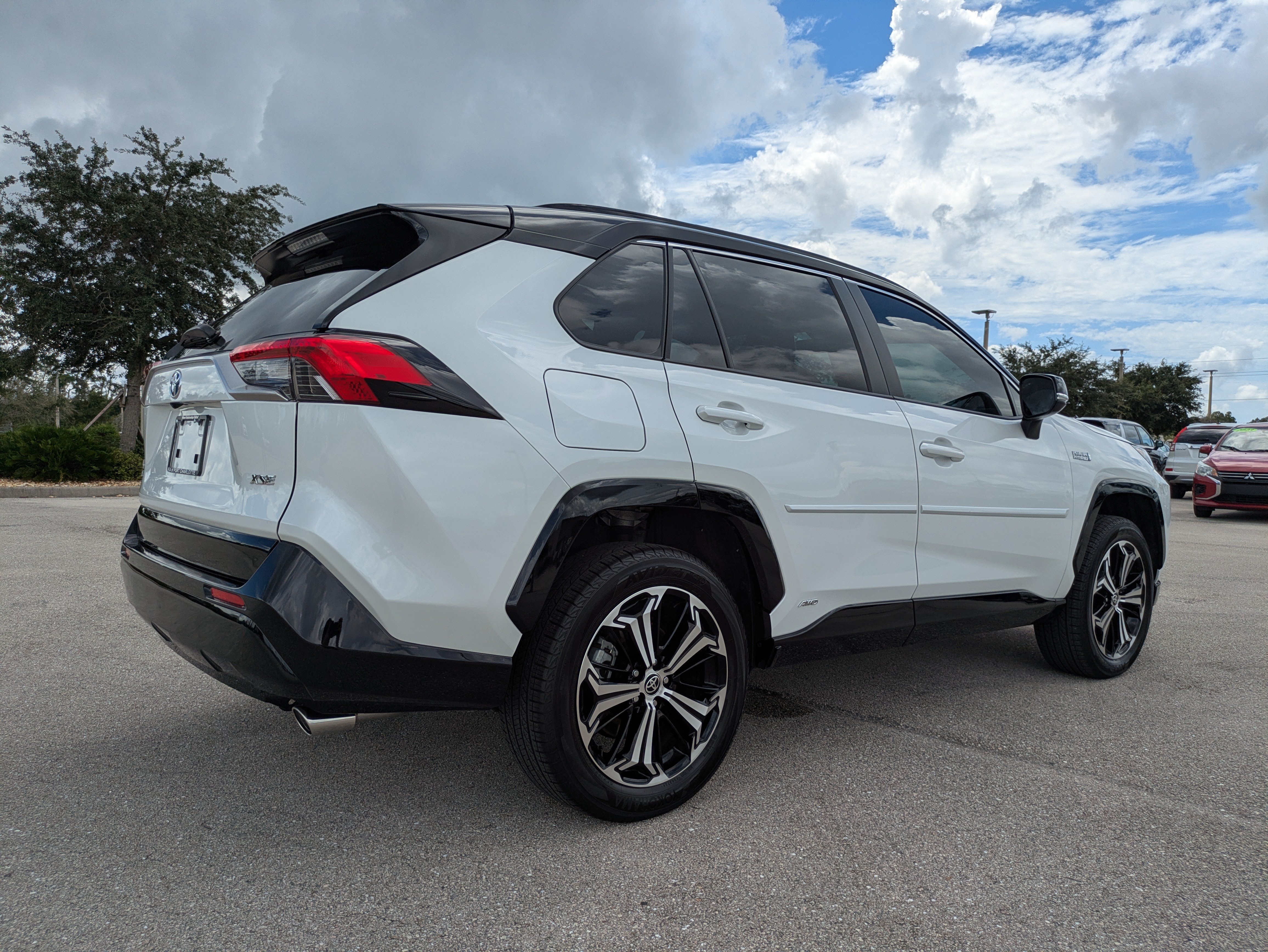 Used 2024 Toyota RAV4 XSE w/ Weather Package AWD/4WD image 4