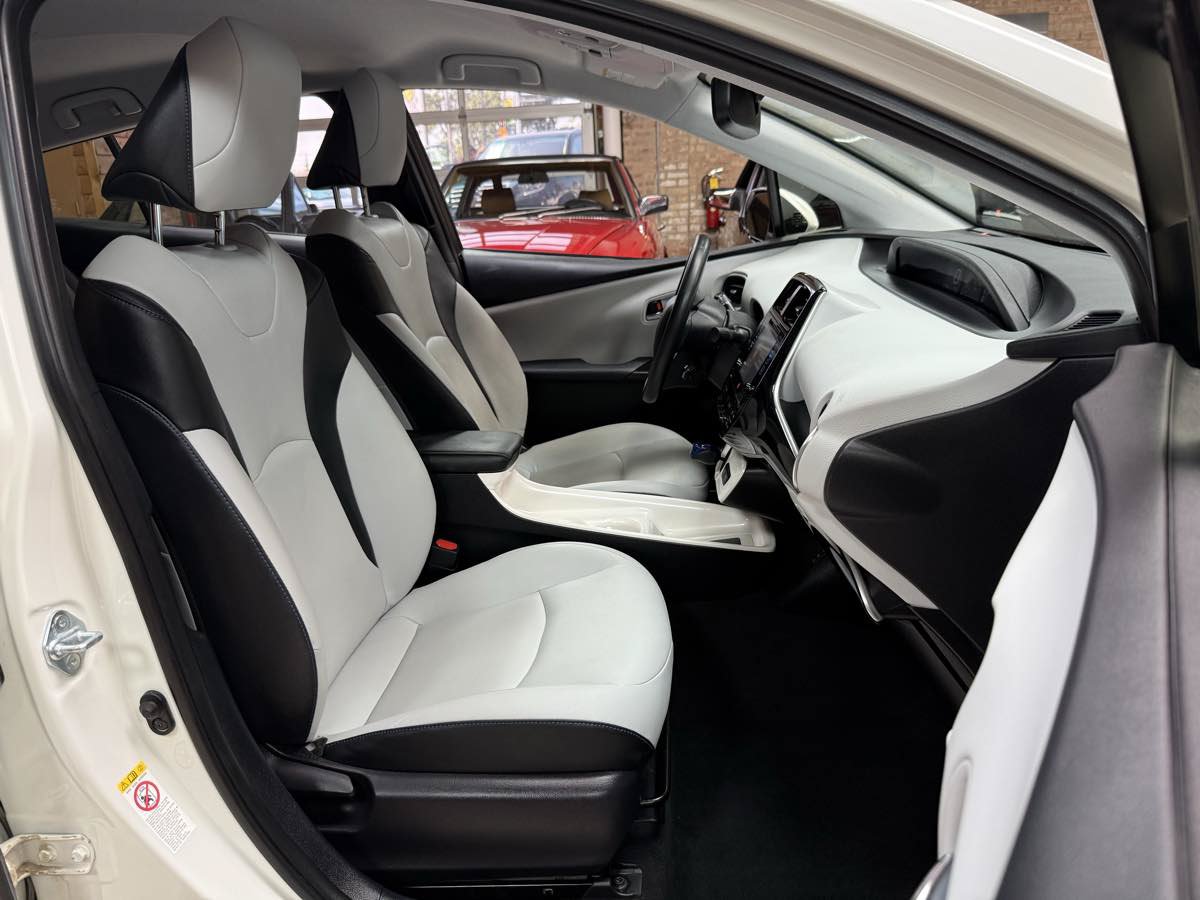Used 2017 Toyota Prius Four Touring w/ Premium Convenience Package FWD image 25
