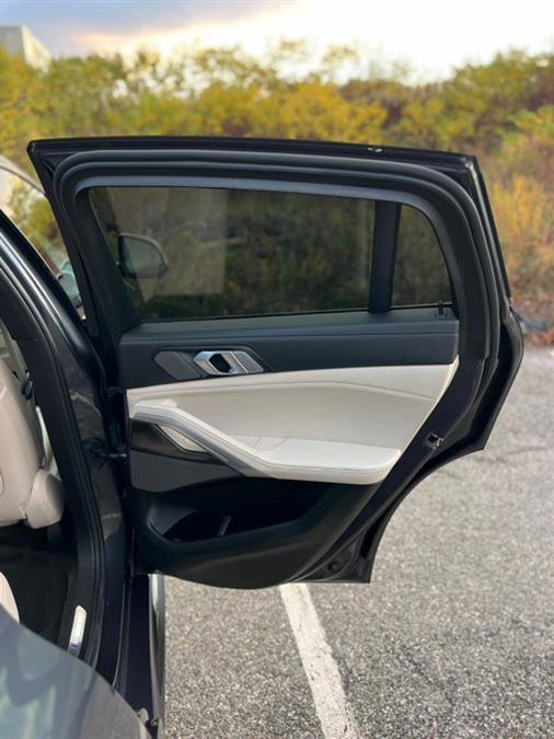 Used 2020 BMW X6 M50i w/ Premium Package image 37