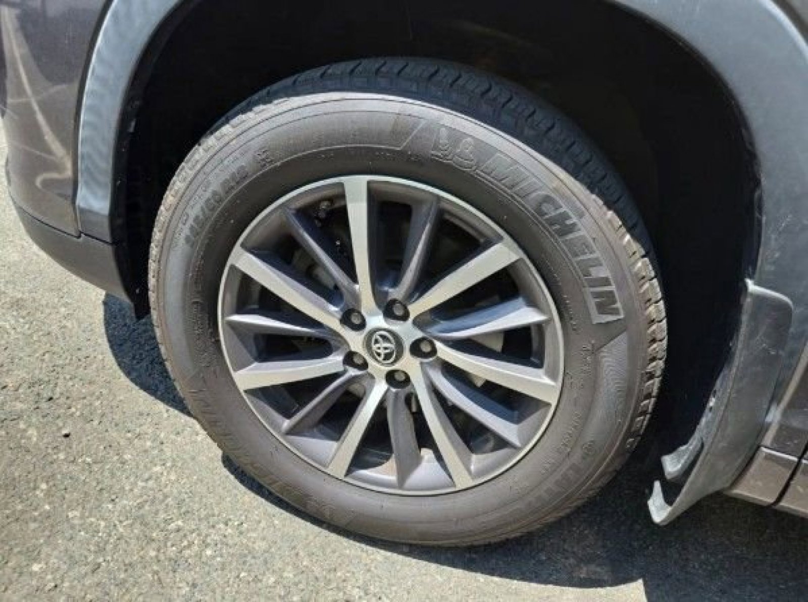 Used 2018 Toyota Highlander XLE AWD/4WD image 15