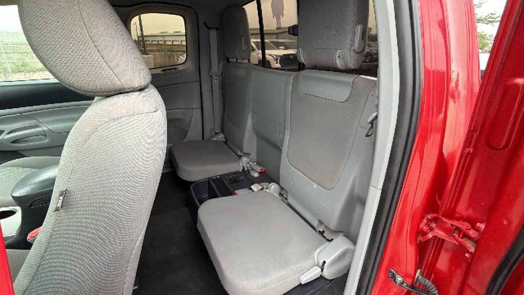 Used 2013 Toyota Tacoma PreRunner w/ SR5 Pkg image 33