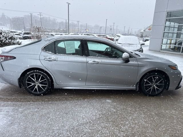 Used 2024 Toyota Camry SE image 8