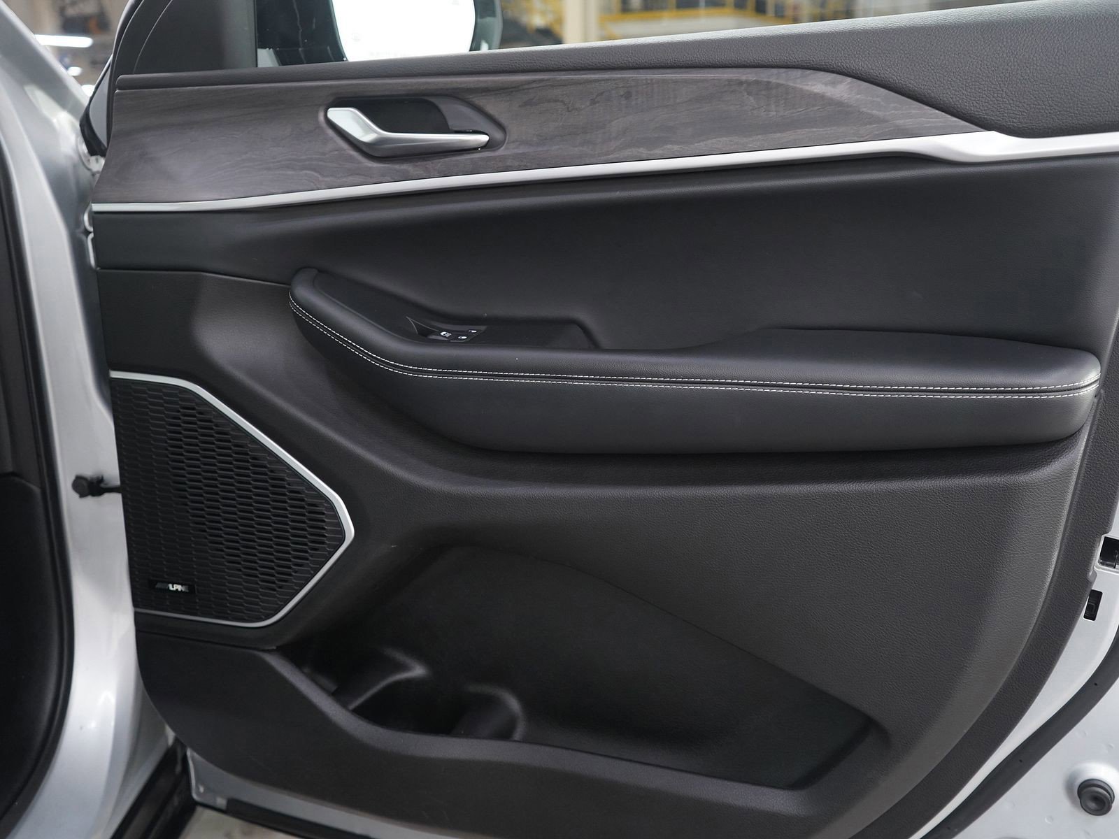 Used 2022 Jeep Grand Cherokee Limited image 9