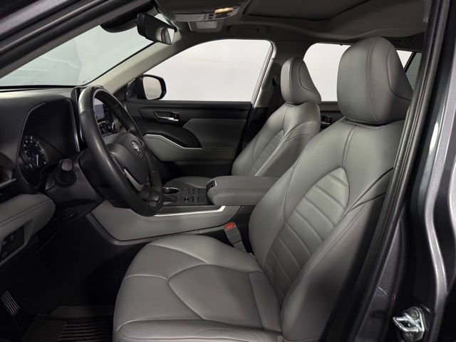 Used 2024 Toyota Highlander XLE image 14