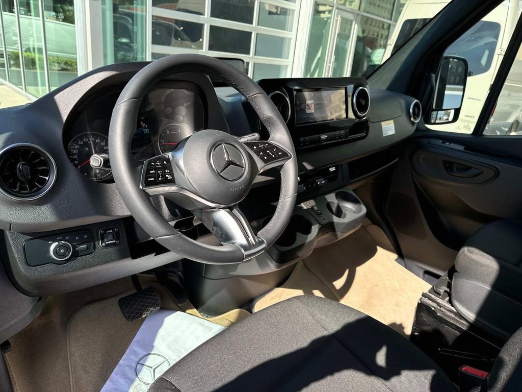 Used 2025 Mercedes-Benz Sprinter 3500 image 18