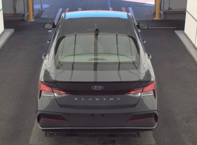 Used 2025 Hyundai Elantra Sport FWD image 6