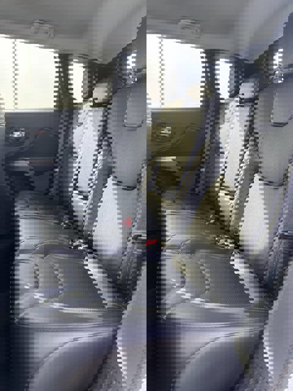 Used 2019 Jeep Cherokee Limited image 12