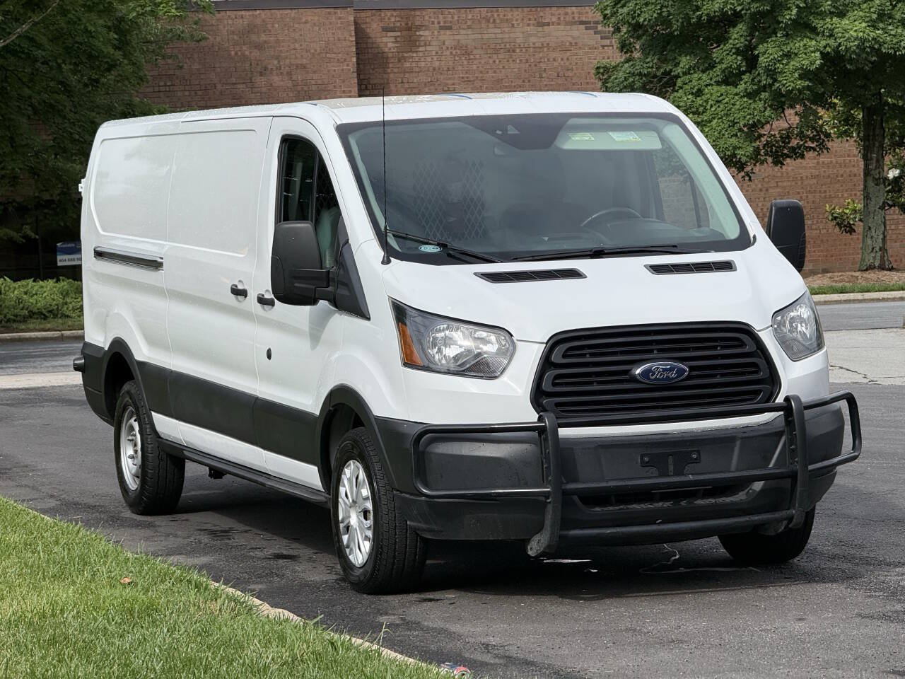 Used 2019 Ford Transit 250 148 Low Roof RWD image 3