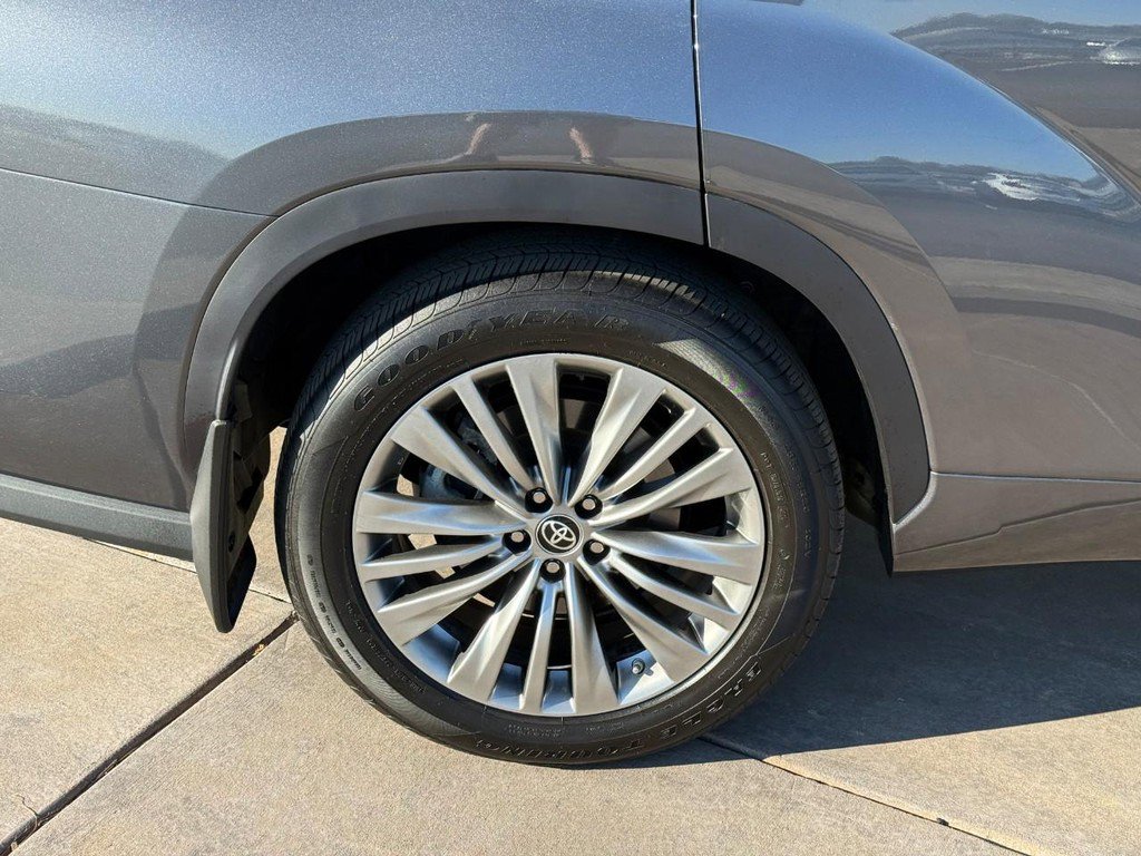 Used 2022 Toyota Highlander Platinum image 6