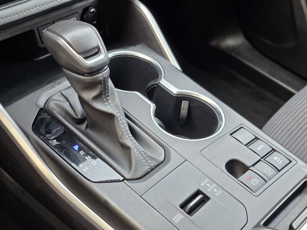 Used 2024 Toyota Highlander LE image 16