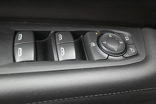 Used 2025 Chevrolet Suburban Z71 AWD/4WD image 7