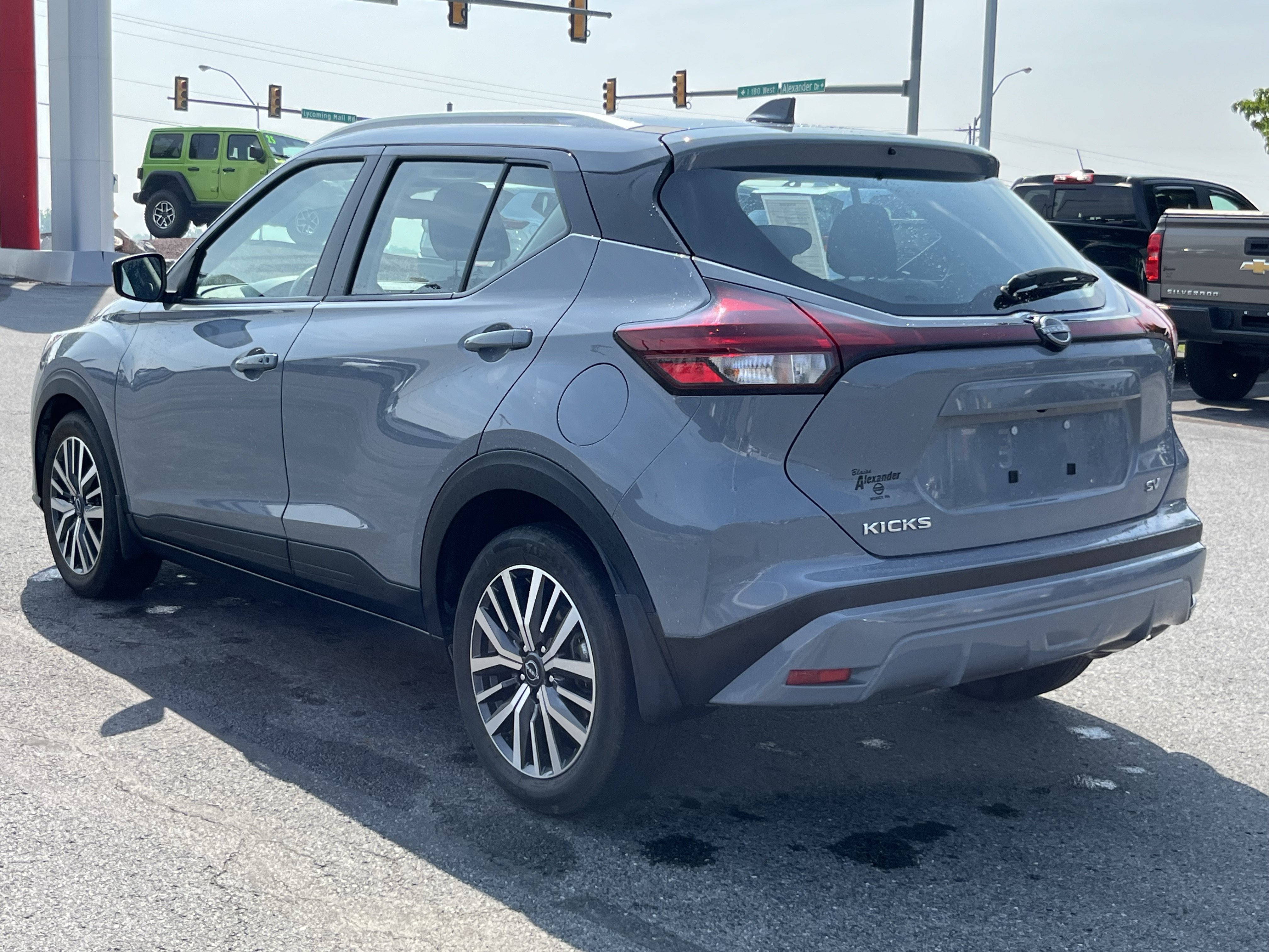 Used 2024 Nissan Kicks SV FWD image 9