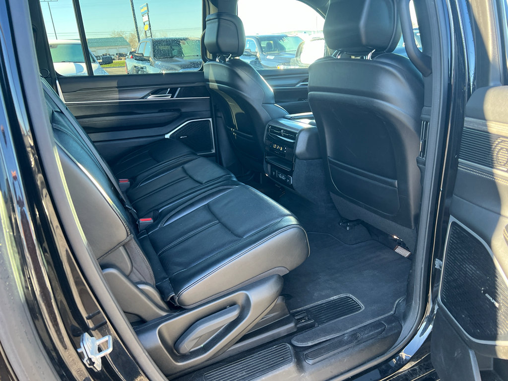 Used 2024 Jeep Wagoneer L Series II w/ Flexible Seating Group image 19