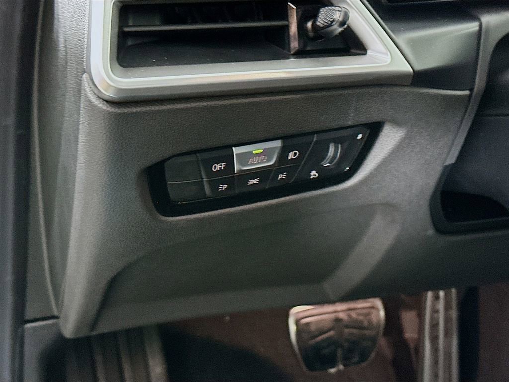 New 2026 BMW 330i xDrive Sedan w/ M Sport Package image 14