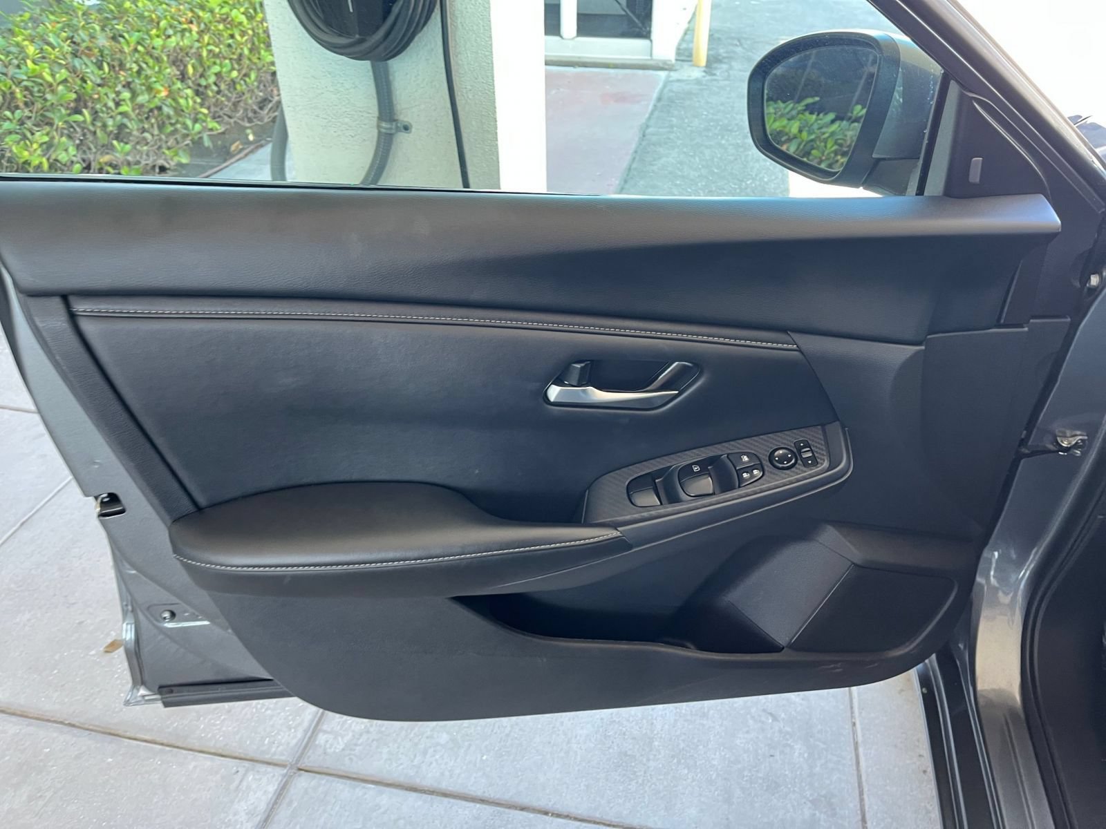 Used 2025 Nissan Sentra SV FWD image 18
