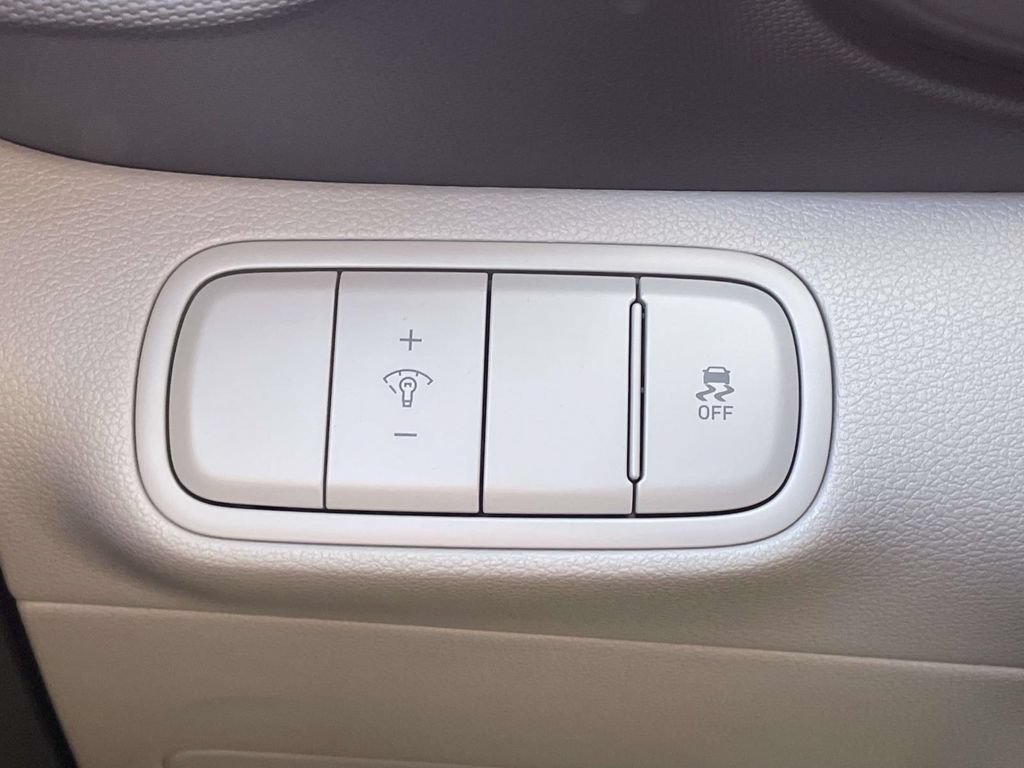 New 2026 Hyundai Venue SEL FWD image 18