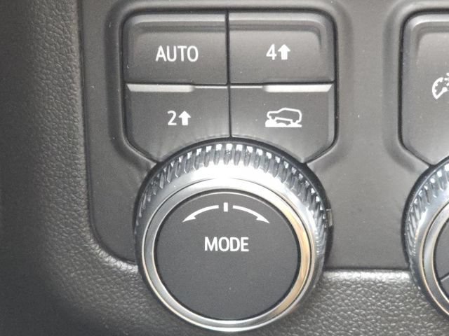 Used 2024 GMC Yukon XL SLE w/ Gmc Pro Safety Plus Package AWD/4WD image 6