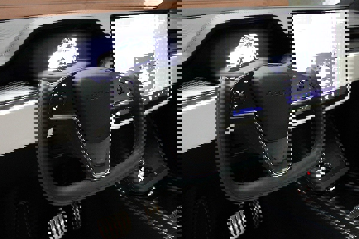 Used 2022 Tesla Model X Plaid image 32