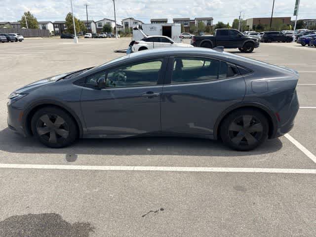 Used 2025 Toyota Prius LE AWD/4WD image 2