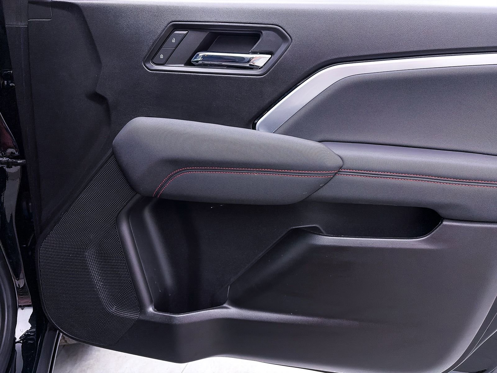 Used 2024 Chevrolet Colorado Z71 w/ Z71 Convenience Package 2 image 35