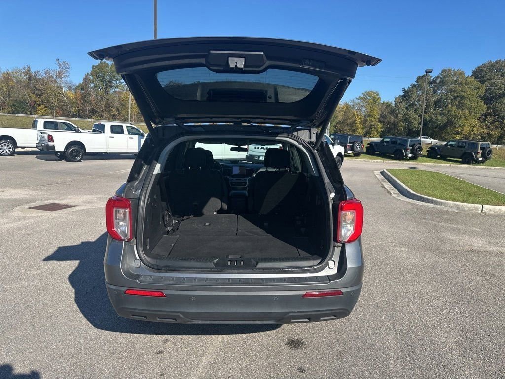 Used 2022 Ford Explorer XLT image 13
