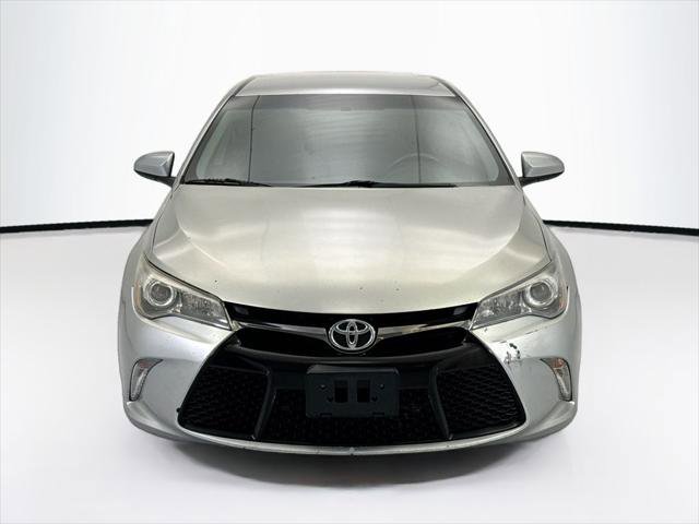 Used 2016 Toyota Camry SE FWD image 2