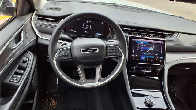 Used 2023 Jeep Grand Cherokee L Limited w/ Luxury Tech Group II RWD image 7