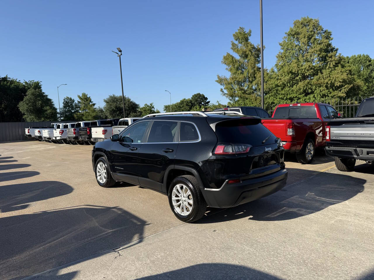 Used 2019 Jeep Cherokee Latitude w/ Popular Appearance Group FWD image 4
