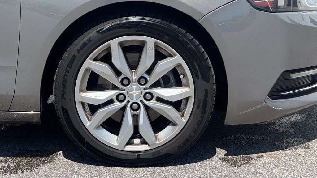 Used 2019 Chevrolet Impala LT image 3