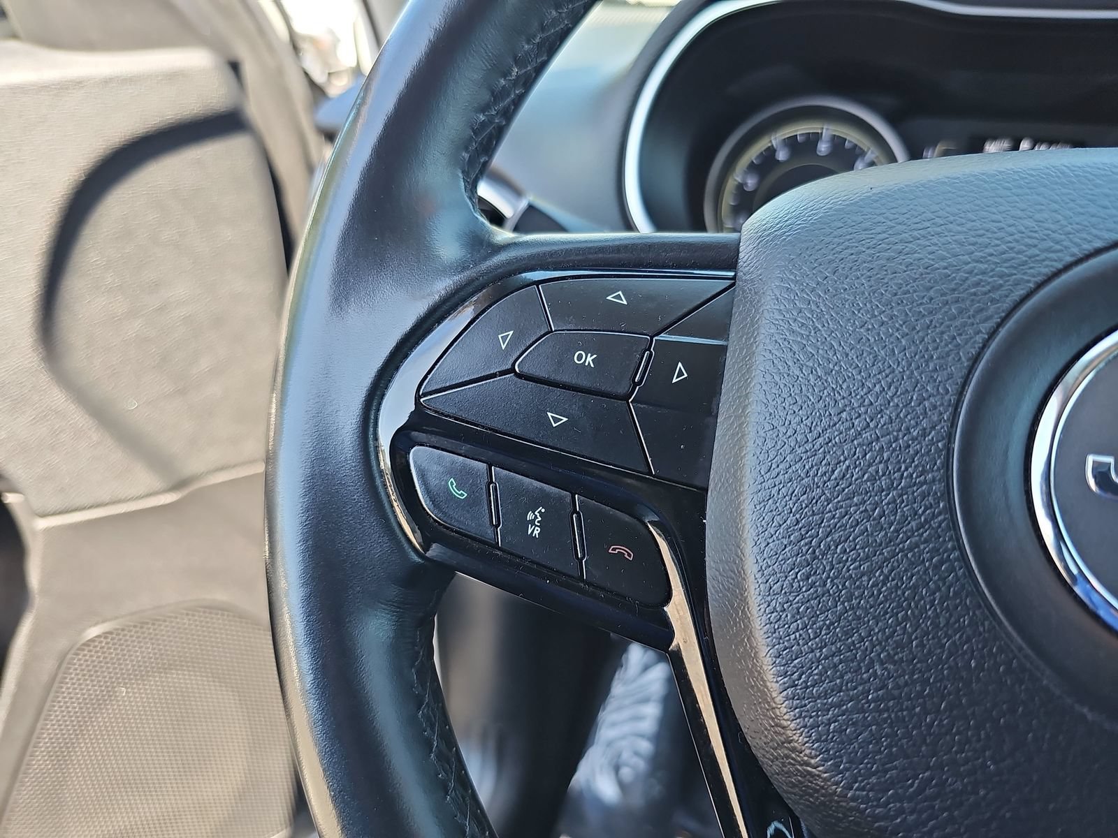 Used 2019 Jeep Cherokee Latitude Plus FWD image 16