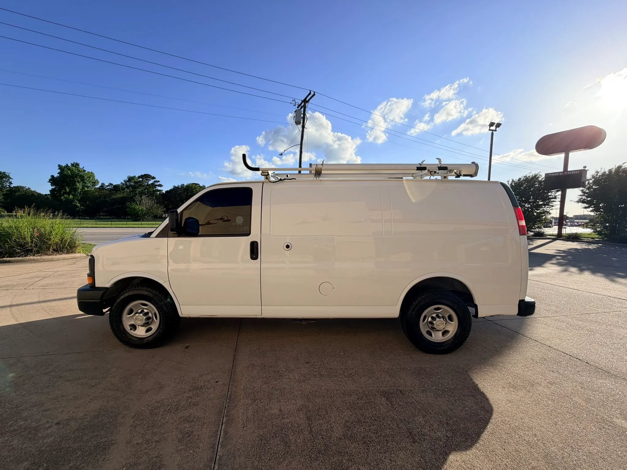 Used 2012 Chevrolet Express 2500 RWD image 2