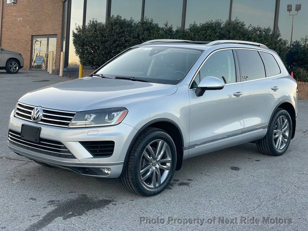 Used 2016 Volkswagen Touareg VR6 image 3