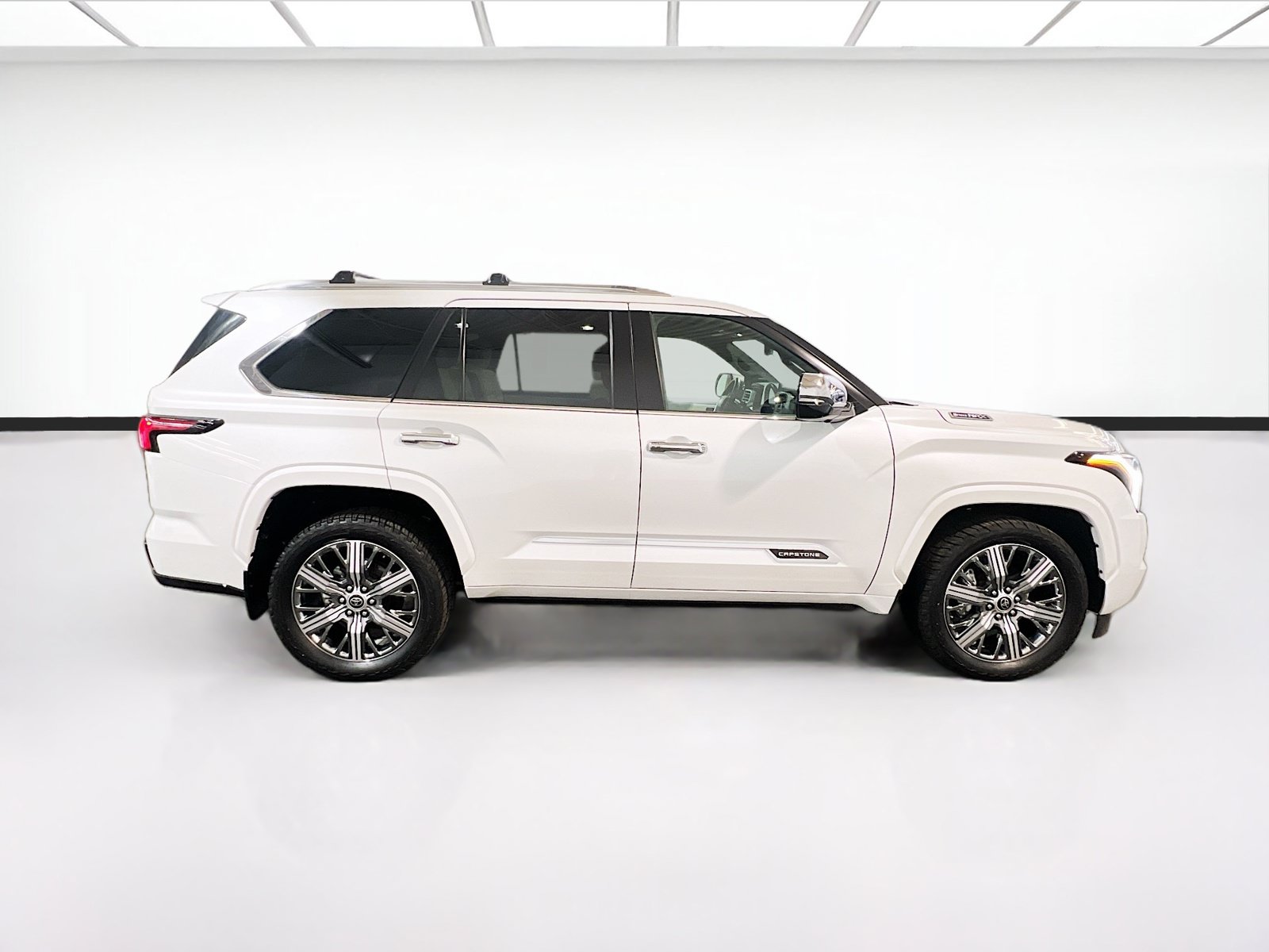 Used 2024 Toyota Sequoia Capstone AWD/4WD image 24
