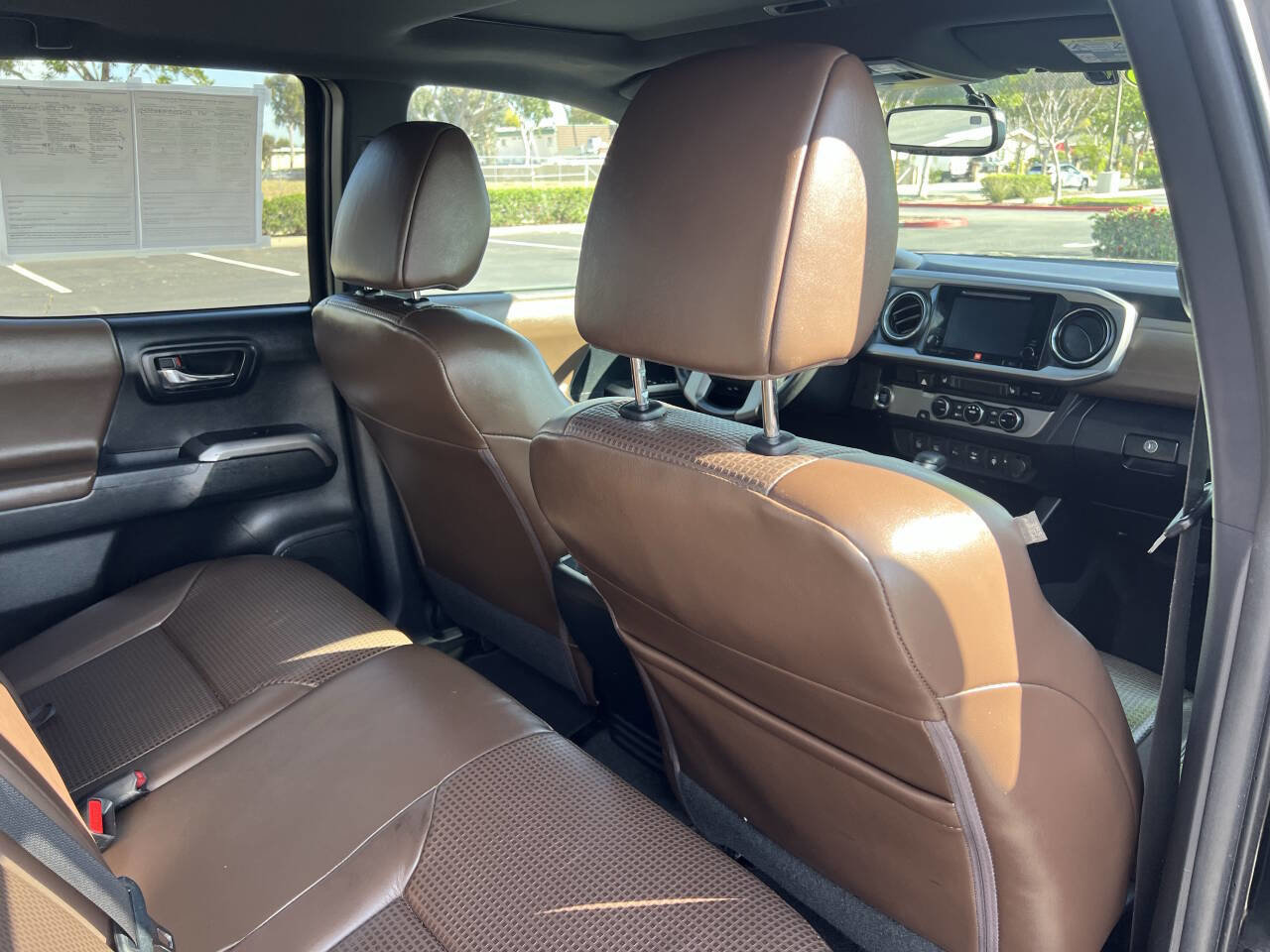 Used 2017 Toyota Tacoma Limited w/ Tow Package image 24