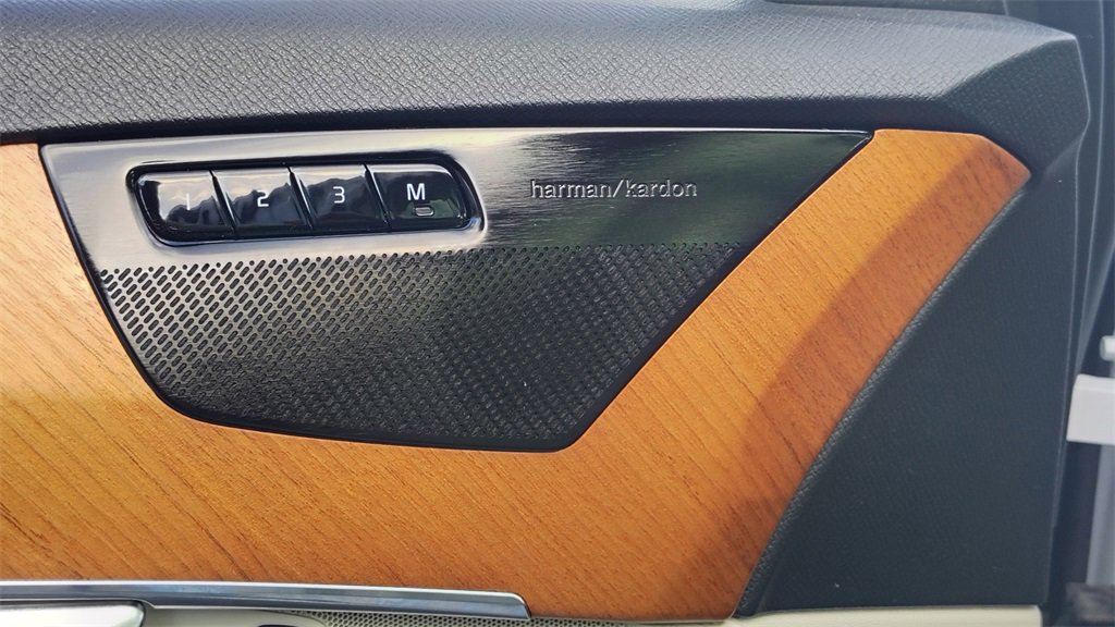 Certified 2022 Volvo XC90 T8 Inscription Expression w/ Advanced Package image 9